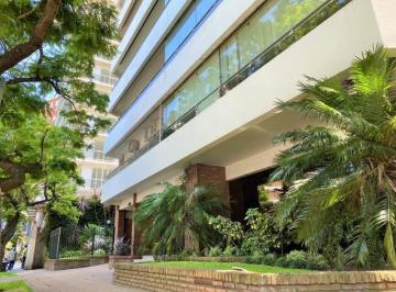 Departamento · 162m² · 4 Ambientes · 1 Cochera · Oportunidad! Importante Piso de 190 m² con Vista Al Rio y Cochera en Edificio de Categoria.