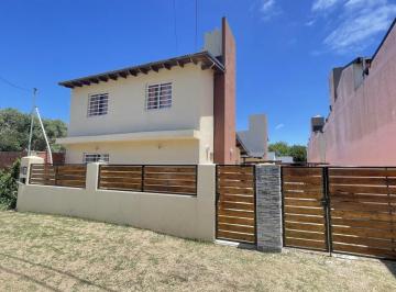 Casa · 55m² · 3 Ambientes · 2 Cocheras · Oportunidad - Casa Estilo PH Al Frente Sin Expensas!