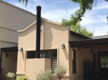 Casa · 240m² · 5 Ambientes · 1 Cochera · Casa en Venta en Barrio Privado San Patricio