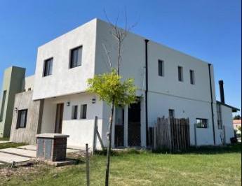 Casa · 200m² · 4 Ambientes · 2 Cocheras · Casa - San Pablo