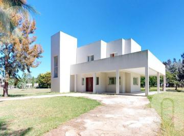 Casa · 131m² · 4 Ambientes · Venta Casa de 3 Dorm. en Miralagos