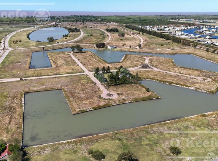 Terreno · 892m²