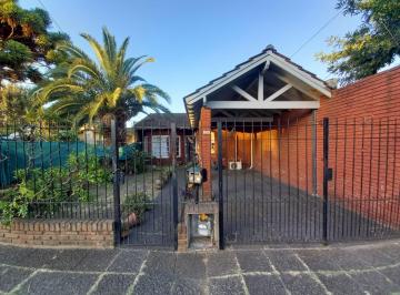 Casa de 4 ambientes, Morón · Casa 4 Ambientes con Pileta Castelar