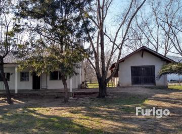 Casa · 128m² · 6 Ambientes · 1 Cochera · Casa en Perez Gran Terreno - Acepta Permuta en Rosario