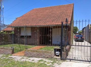 Casa de 3 ambientes, Mar del Plata · Chalet en PH Frente con Tres Ambientes y Patio en Barrio Termas Huinco