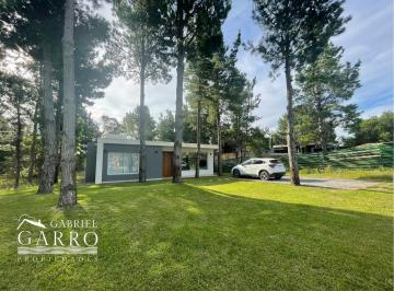 Casa · 165m² · 4 Ambientes · 4 Cocheras · Moderna Casa en Alquiler Temporal
