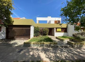Casa de 6 ambientes, Córdoba · Alquilo Casa Tres Dorm. Urca