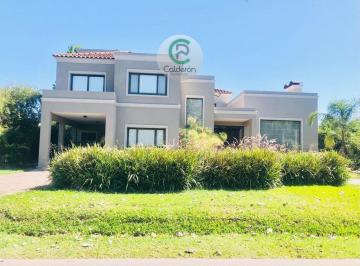 Casa · 330m² · 4 Ambientes · 1 Cochera · Casa en Venta en Country Campos de Alvarez