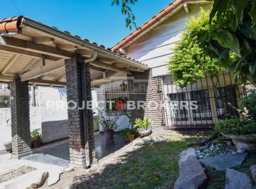 Casa de 4 ambientes, Morón · Chalet a Clásico en Castelar Norte