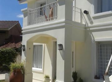 Casa · 200m² · 3 Dormitorios · 3 Cocheras · Vendo Espectacular Chalet Estilo Californiano a m de La Costanera