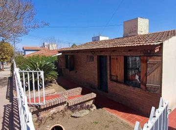 Casa · 75m² · 2 Dormitorios · 2 Cocheras · Vendo! Casa Muy Cerquita del Centro!