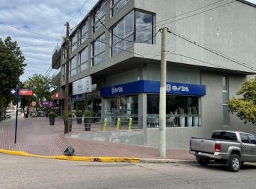sobre avenida · Vendo Enfrente Teatro Luxor a Estrenar