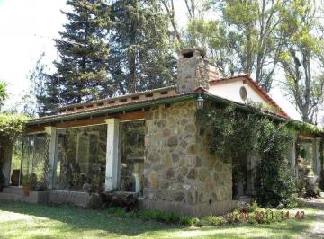 Quinta vacacional · 260m² · 2 Dormitorios · 1 Cochera · Casa de Campo