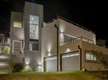 Casa · 360m² · 3 Dormitorios · 4 Cocheras · Venta/ Casa
