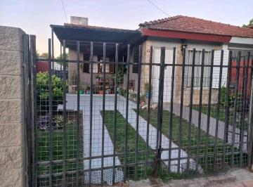Casa · 120m² · 2 Dormitorios · 1 Cochera · Vendo Casa