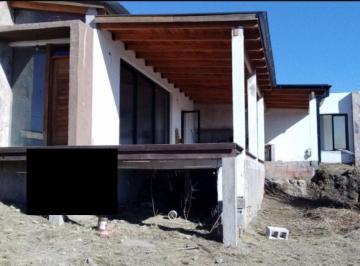 Casa · 132m² · 2 Dormitorios · 1 Cochera · Chalet en Barrio Cerrado Lomas del Rey.