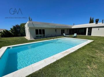 Casa · 230m² · 5 Ambientes · Casa en Alquiler Rumenco Temporada