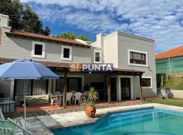 Foto1 · Hermosa Casa en Venta de 4 Dorm. en Marly, Punta del Este.