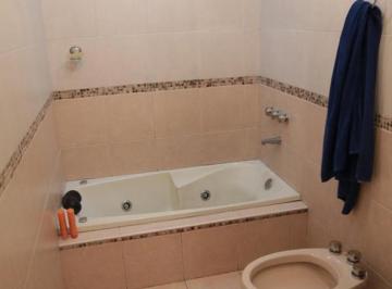 Casa de 5 ambientes, Avellaneda · Casa - Sarandi
