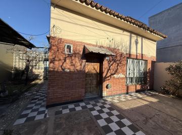 Casa · 70m² · 3 Ambientes · 1 Cochera · Casa 3 Ambientes con Cochera y Patio - Wilde
