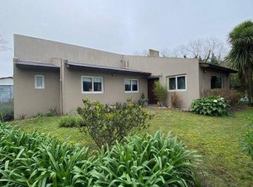 Casa · 125m² · 3 Dormitorios · Venta Chalet 5 Ambientes en Barrio Colina Alegre. Buen Estado.