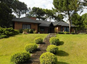 Casa · 205m² · 4 Dormitorios · 2 Cocheras · Hermoso Chalet en Pinamar