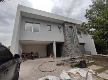Casa de 6 ambientes, Berazategui · Hermosa Propiedad a Estrenar en Fincas de Iraola 2. Se Entrega Terminada a Gusto