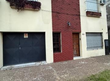 Casa en Alquiler de 5 ambientes Ramos Mejía · Casa 5 Amb Cochera Parque - Dueño, Si o Si Ingresos Comprobables