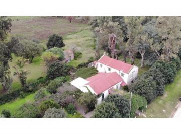 Casa · 200m² · 3 Ambientes · Casa Quinta en Barrio Hípico, Casa de Estilo con 6 Has de Terreno
