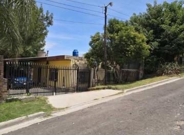 Casa · 50m² · 3 Ambientes · 1 Cochera · Casa de Dos Dorm., un Baño, Cochera y Jardin en Barrio Abadia