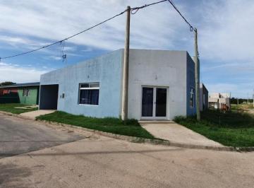 Casa · 206m² · 5 Ambientes · 2 Cocheras · Casa de 3 Dorm. (96 M&sup2;) Local Comercial (114 M&sup2;) - Excelente Estado