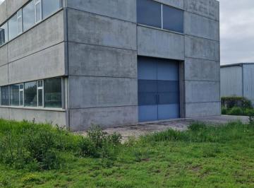 Bodega-Galpón · 1500m² · 2 Ambientes · Nave Industrial en Cristobal Barritella y Calle del Canal - Alquiler - Los Boulevares