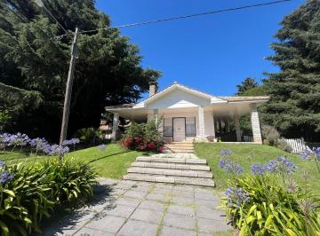 Casa · 180m² · 4 Dormitorios · 1 Cochera · Chalet de 5 Amb en Sierra de Los Padres
