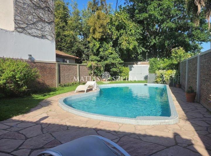 Casa · 290m² · 5 Ambientes · 2 Cocheras