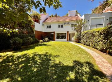 Casa de 5 ambientes, San Isidro · Única Casa en 2 Plantas: Lote 10x45. 2 Plantas, 4 Amb. Jardín. Reciclada a Nuevo!