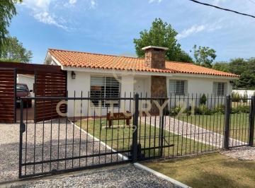 Casa · 323m² · 10 Ambientes · 3 Cocheras · Hermosas Casas en Balneario Las Toscas