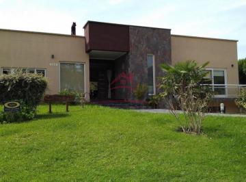 Casa · 250m² · 6 Ambientes · Magnifica Casa en Pinamar a 300 m de La Playa - Tres Carabelas 400