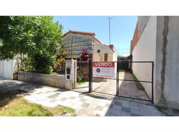 Casa · 148m² · 5 Ambientes · 5 Cocheras · Casa en Venta de 1/2 Dormitorio con Galpón. Barrio Belgrano. Rosario.