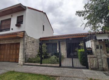 Casa de 7 ambientes, Quilmes · Quilmes Oeste - Chalet en Venta