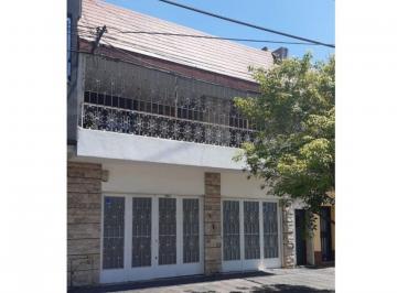 Casa · 197m² · 7 Ambientes · 2 Cocheras · Venta Casa Señorial en B° Jorge Cura