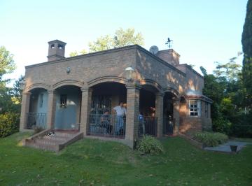 Casa de 5 ambientes, Esteban Echeverría · Hermosa Casa en Monte Grande Sobre Cuatro Lotes 1900 m Cuadrados Aprox!
