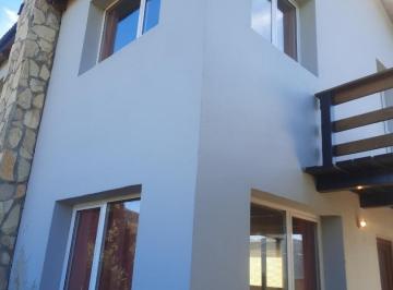 Casa · 84m² · 3 Ambientes · 2 Cocheras · Casa a Estrena en Venta Barrio Valle Azul