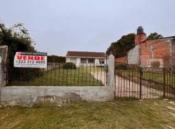 Casa de 3 ambientes, Mar del Plata · Casa en Lote Propio con 2 PH en Block en Venta - Oportunidad. Barrio San Patricio - Mar del Plata