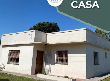 Casa · 131m² · 3 Ambientes · Venta - Casa con Amplio Jardín