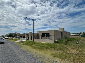 Casa · 100m² · 3 Ambientes · 1 Cochera · Casa - Rosario