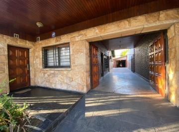 Casa de 4 ambientes, Morón · Casa Chalet 4 Ambientes 3 Dorm. Jardin Pileta Castelar