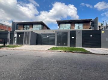 Casa de 4 ambientes, Almirante Brown · Excelentes Duplex de Tres Dorm. de Categoría a Estrenar