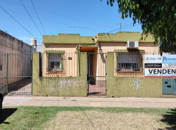 PH de 2 ambientes, Almirante Brown · Casa Tipo PH Al Frente Ubicada Sobre La Av Tomás Espora.