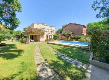 Casa · 155m² · 5 Ambientes · 2 Cocheras · Propiedad de Dos Plantas en Zona 2 de Funes