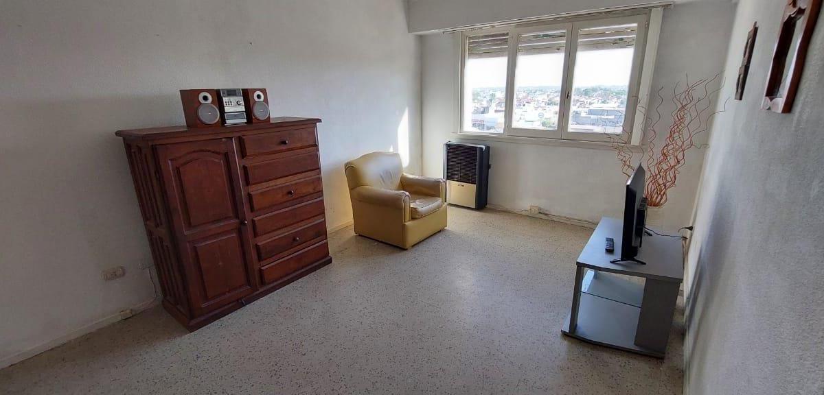 Departamento de tres ambientes a la calle con vista panorámica